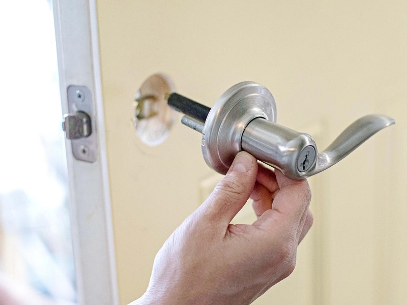 How to fix door handle without a latch